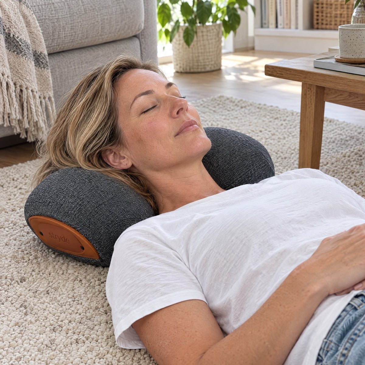 Stryde Neck Rest, 3 i 1 nackstöd med värme och massage – hemma
